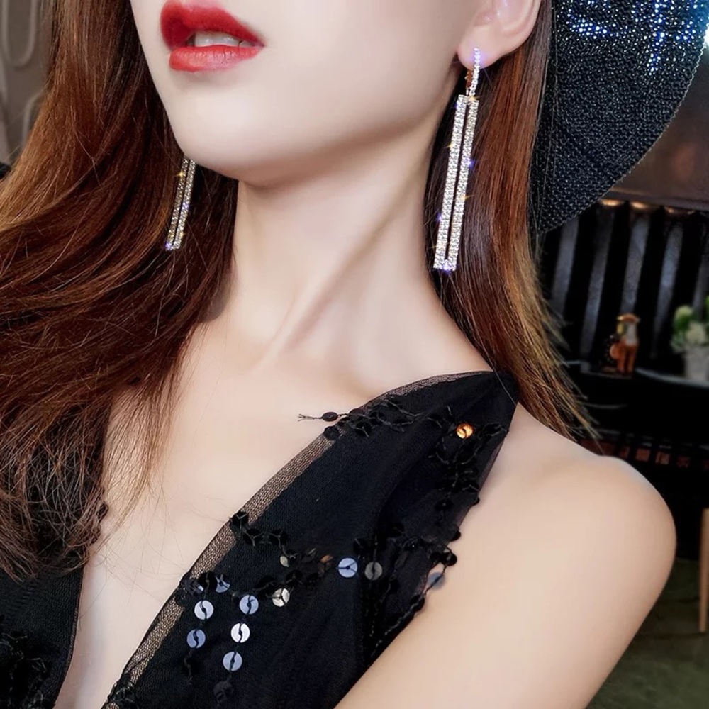 Sparkly Crystal Rhinestone Rectangle Drop Earrings - Picture 2 of 8